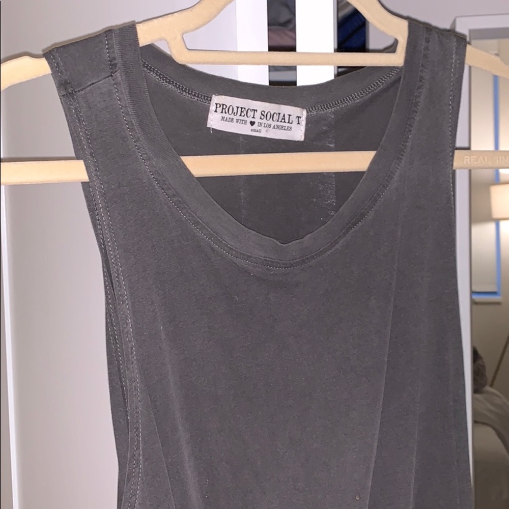Gray tee